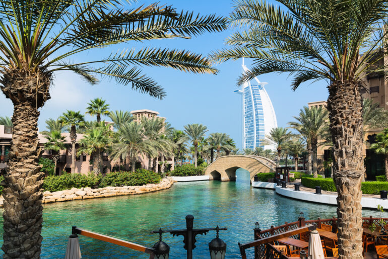 Solrige Dubai: 7 dage på 4* hotel inkl. fly for kun 3062 kr. Dubai